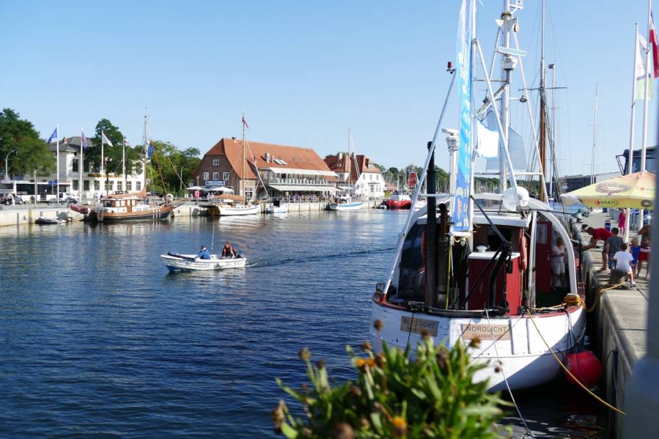 Neustadt-Pelzerhaken: Gemütlicher Badeort und Landschaftsparadies  - Strandkind Ostsee